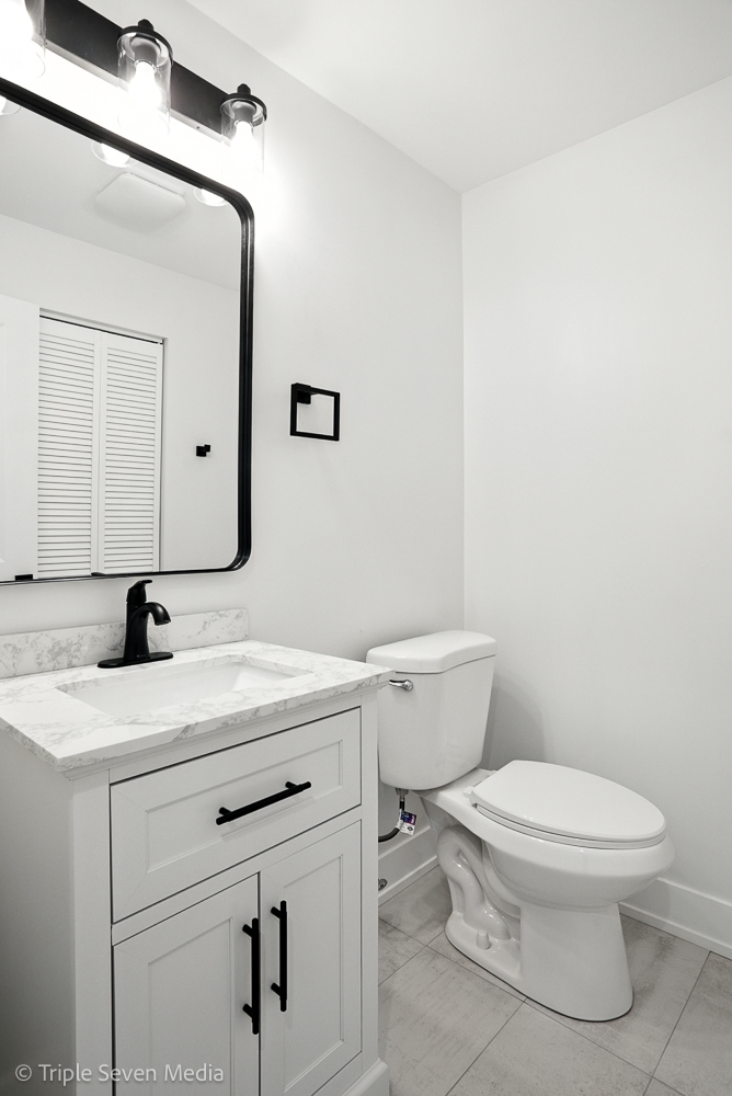 8053 Newland Avenue, Burbank, IL 60459