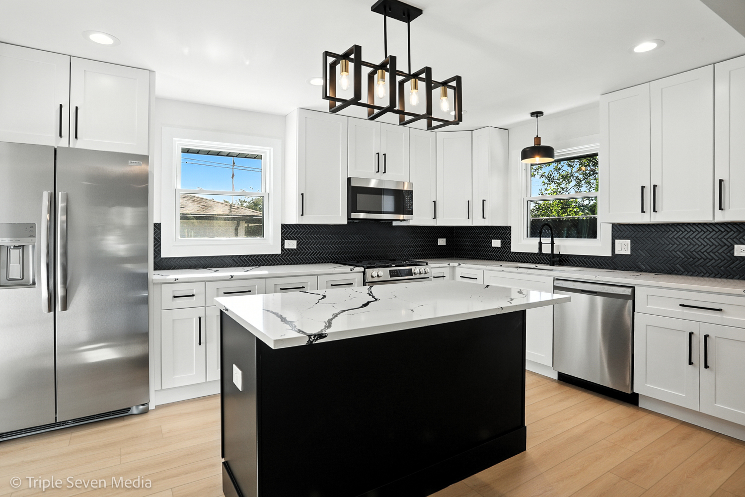 8053 Newland Avenue, Burbank, IL 60459