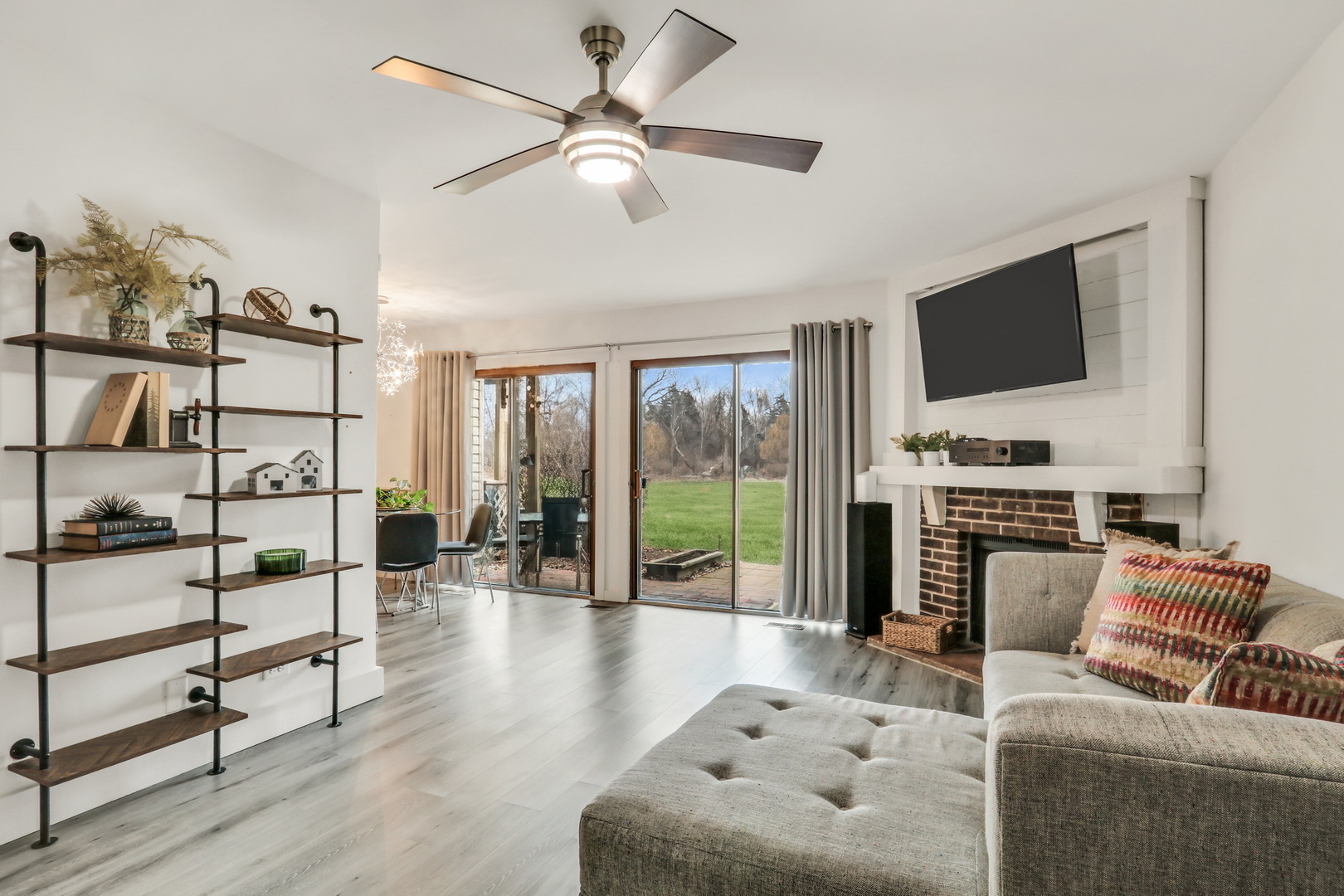 5231 Rockpointe Court #5231, Gurnee, IL 60031