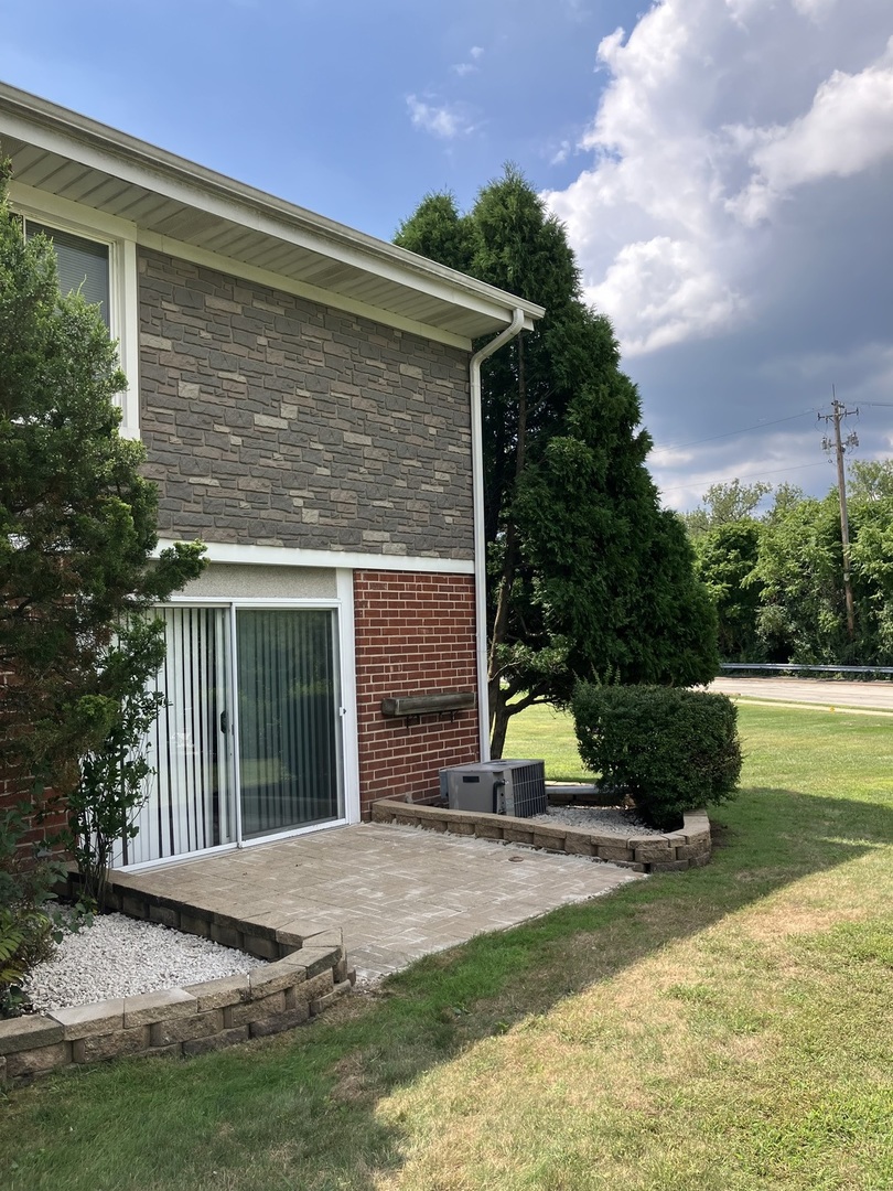 7 Cour Deauville Court, Palos Hills, IL 60465