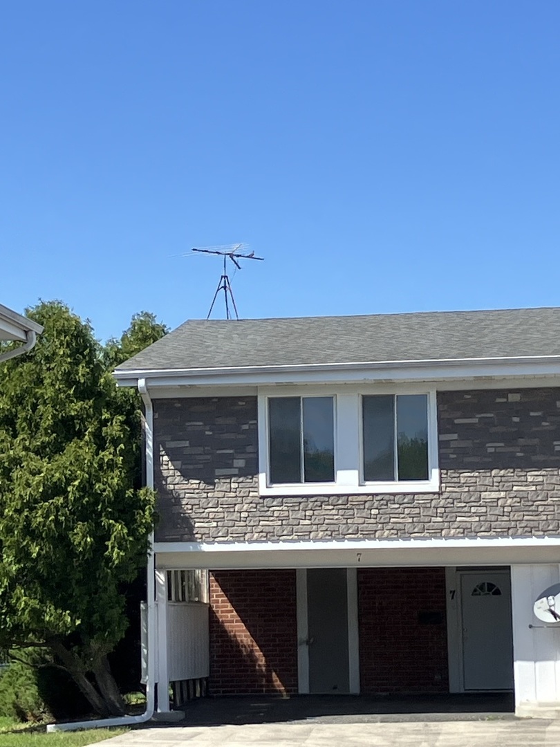 7 Cour Deauville Court, Palos Hills, IL 60465