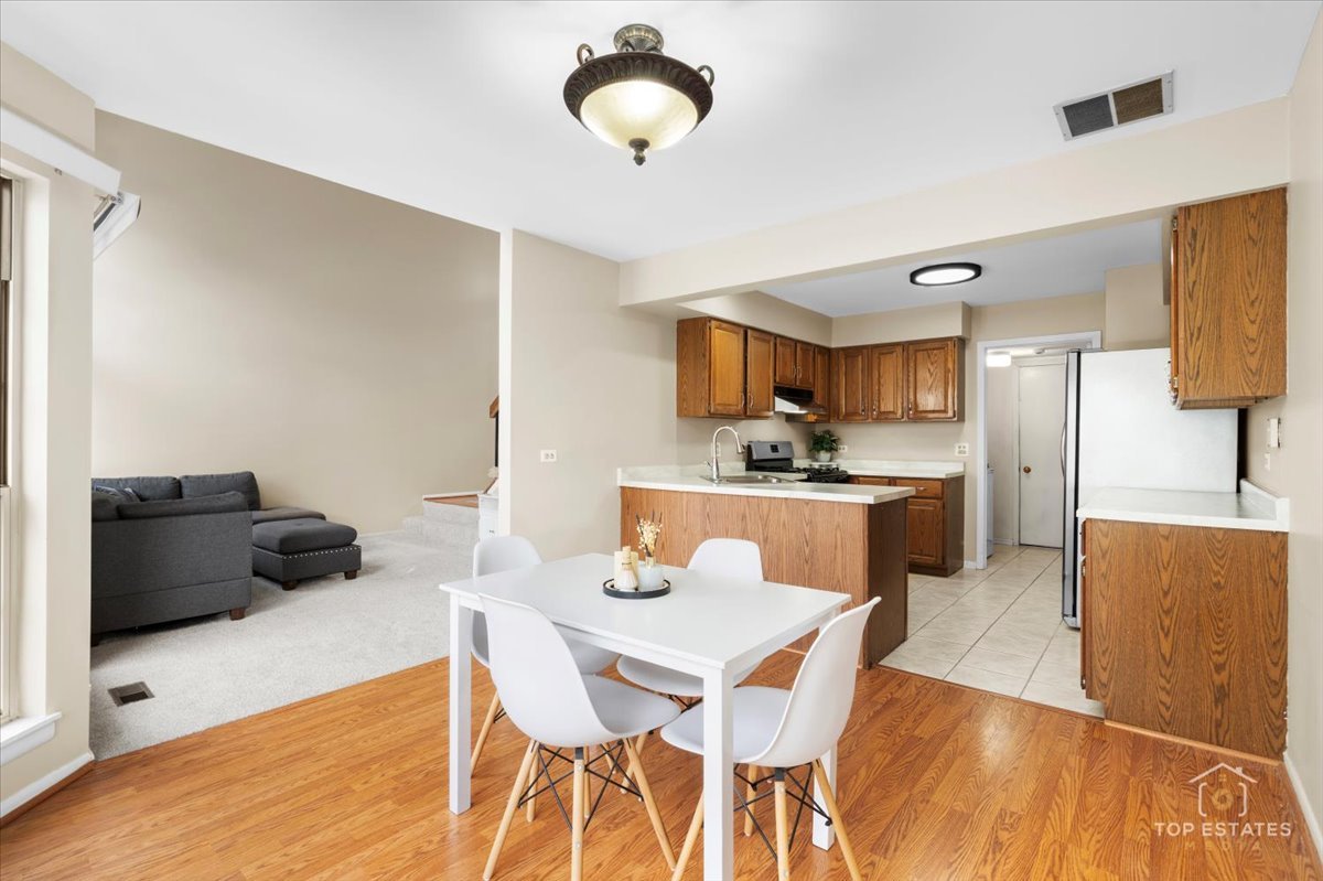 616 Manomet Court, Schaumburg, IL 60173