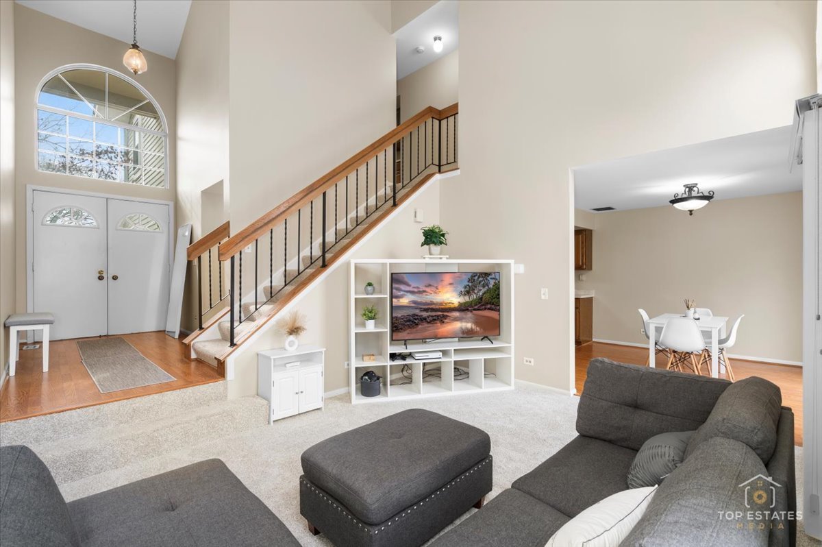 616 Manomet Court, Schaumburg, IL 60173