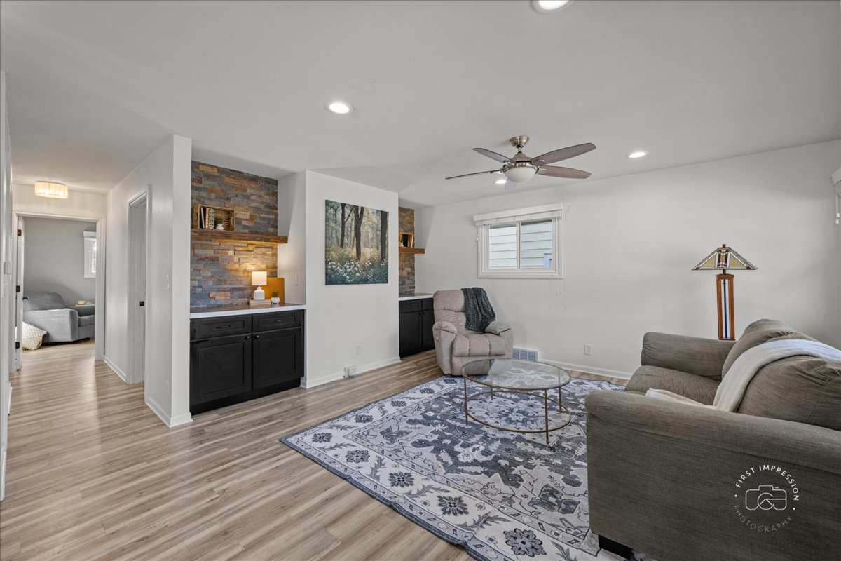 130 Division Street, Geneva, IL 60134