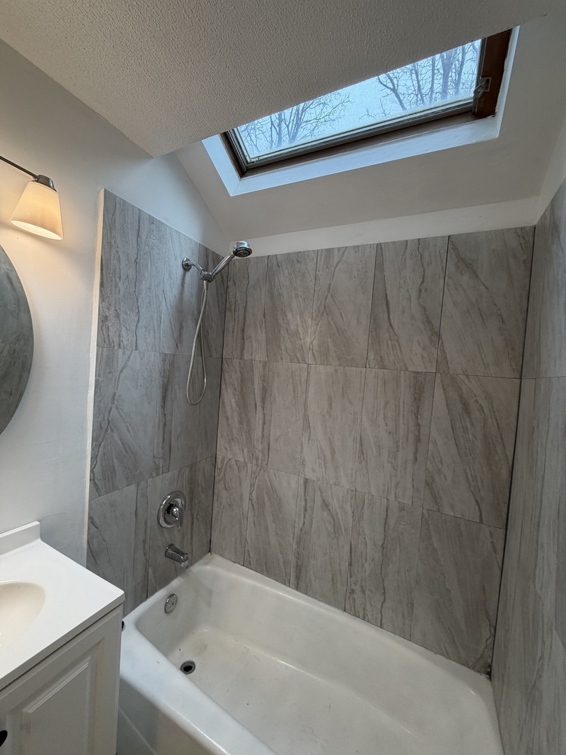 215 Fuller Road, Hinsdale, IL 60521