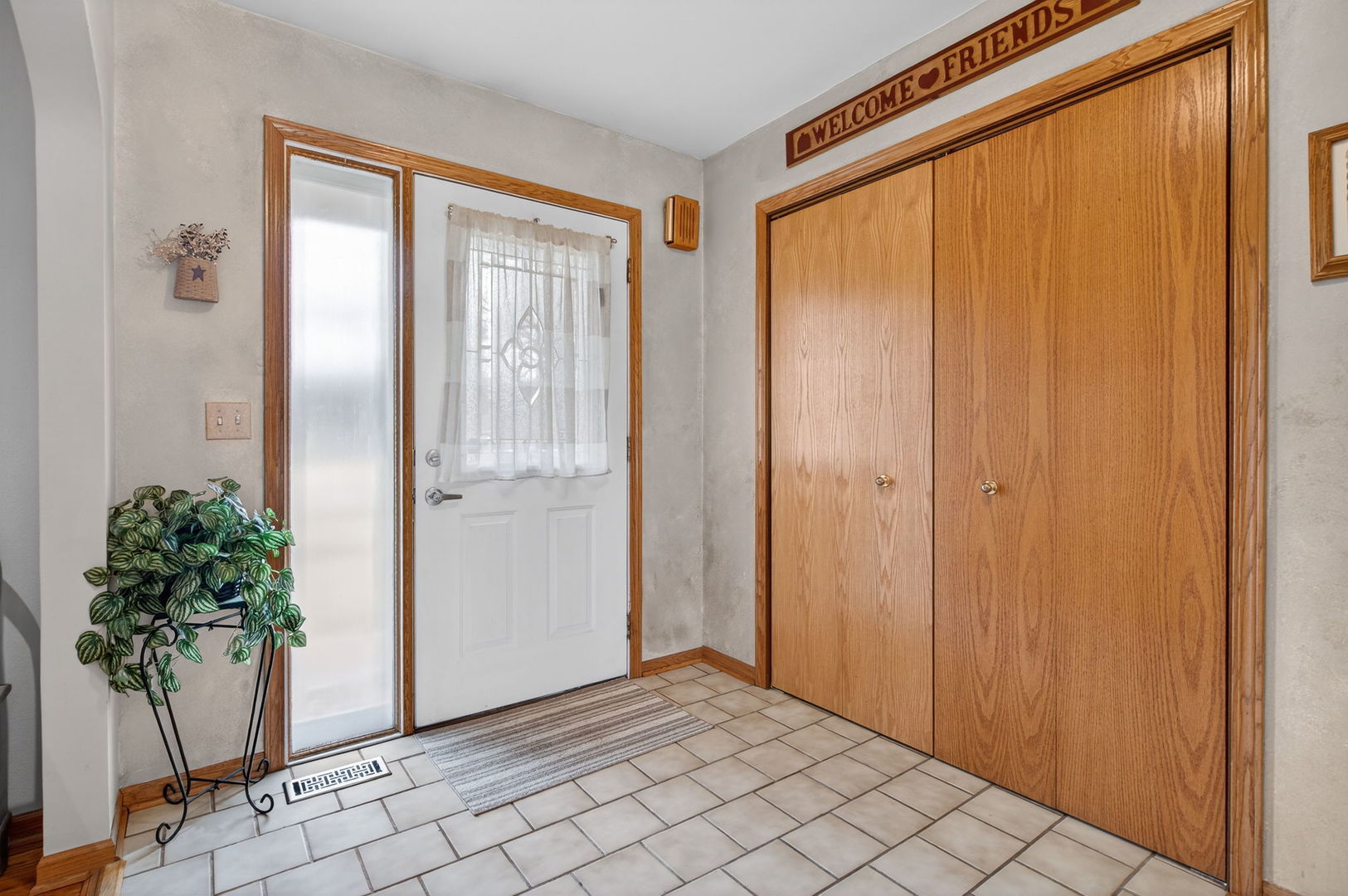 15 E Cedar Court, Yorkville, IL 60560