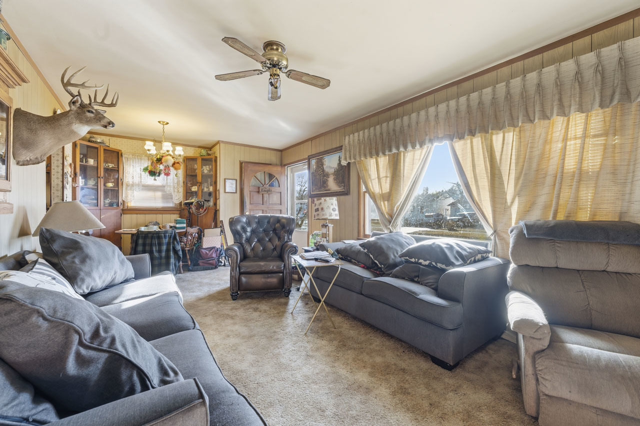 2805 N Elmwood Avenue, Waukegan, IL 60087