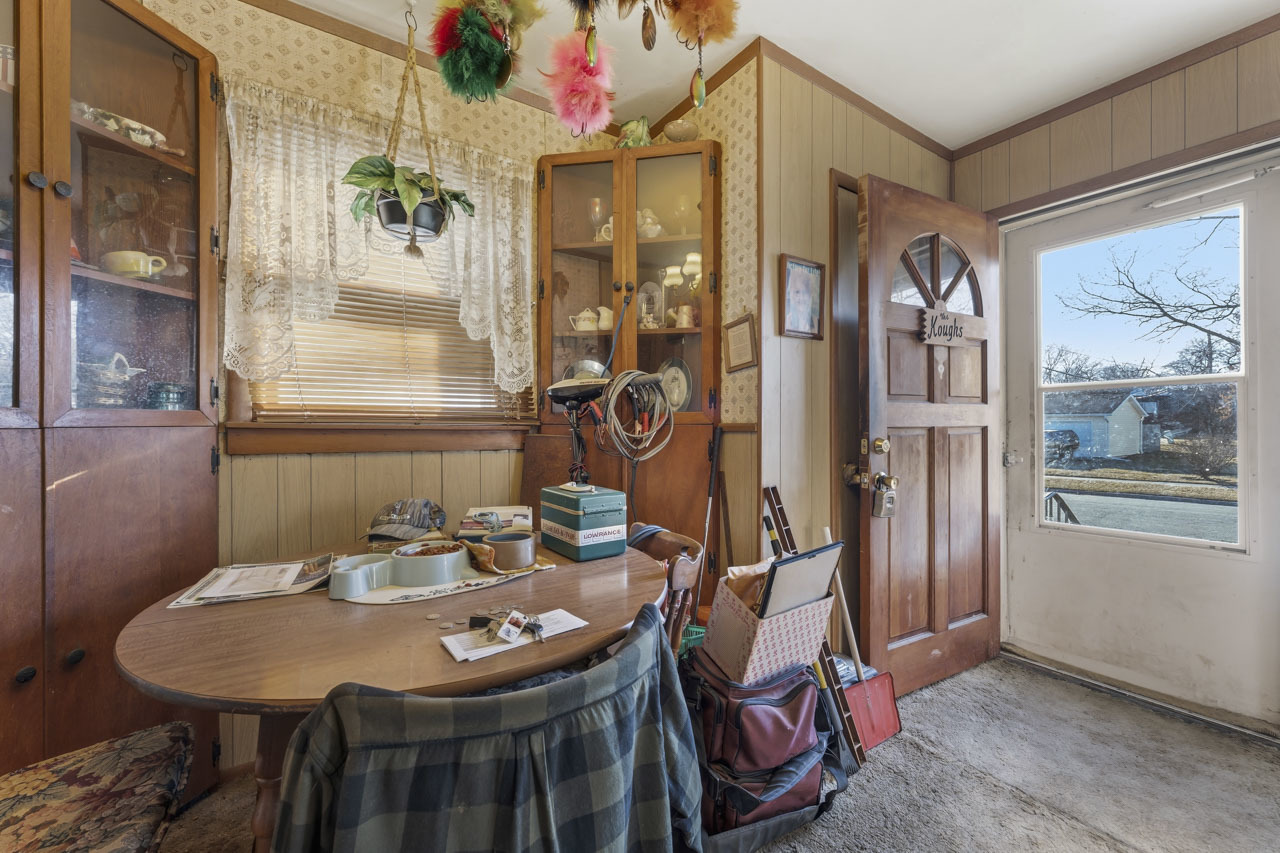 2805 N Elmwood Avenue, Waukegan, IL 60087