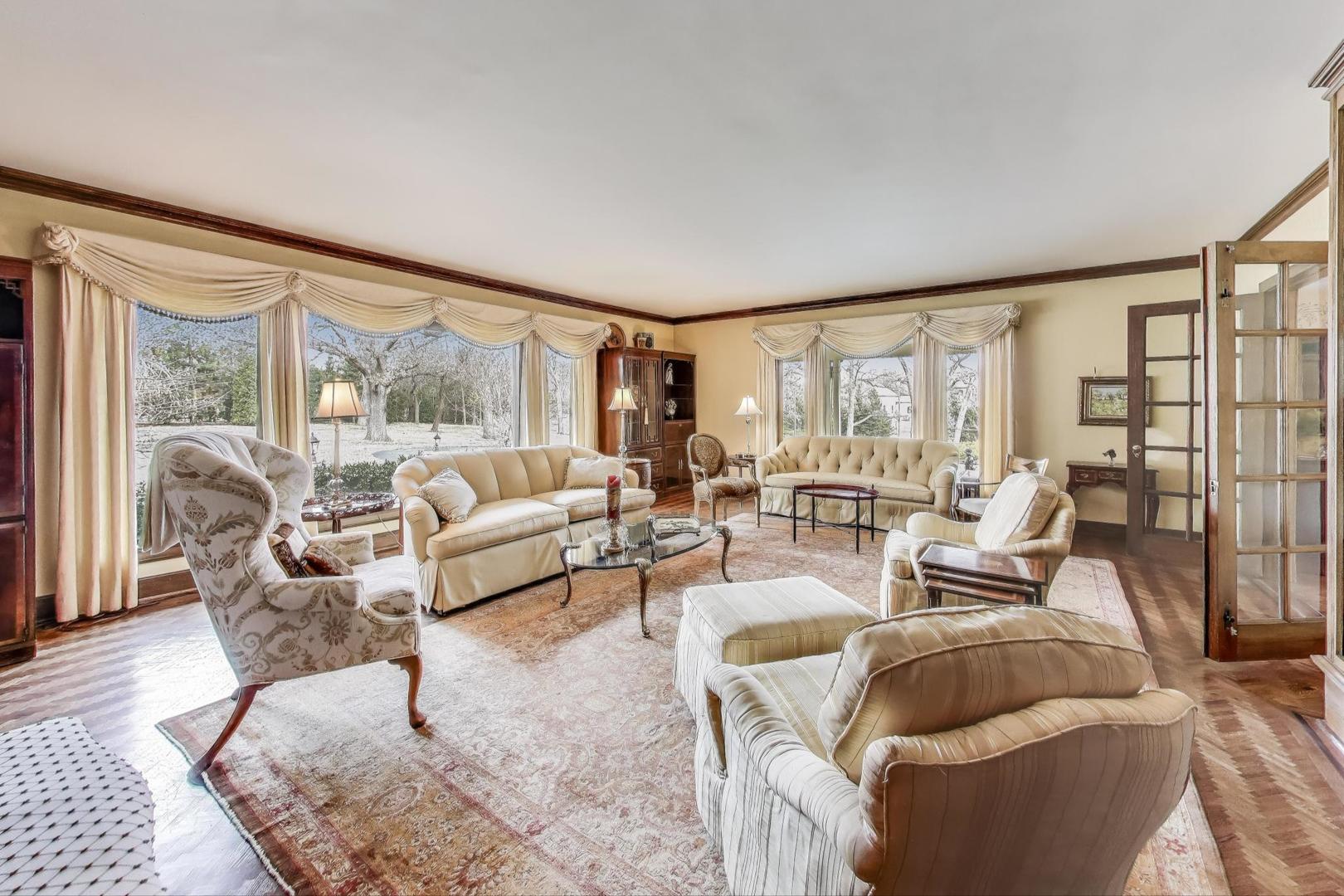 6500 Shady Lane, Burr Ridge, IL 60527