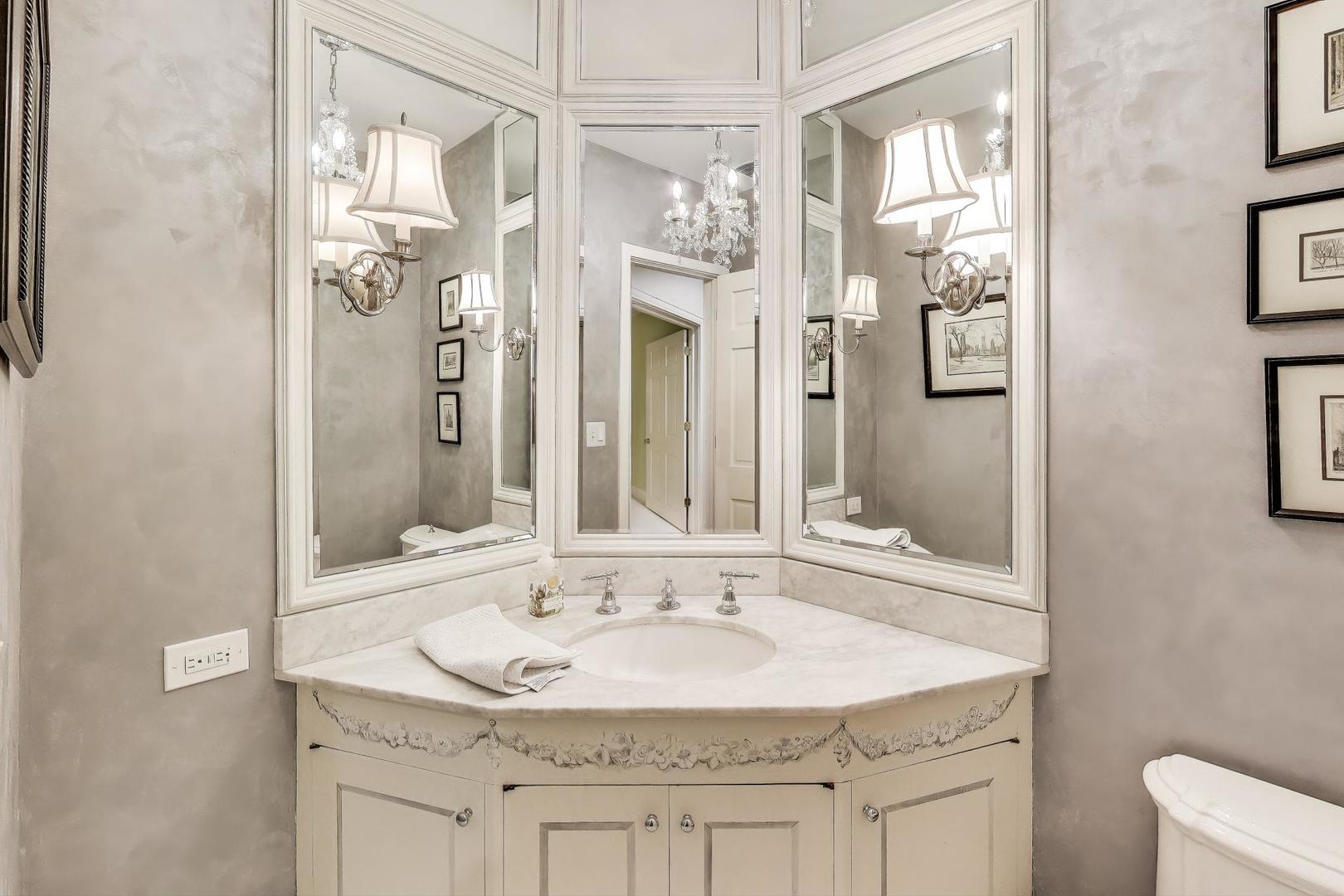 6500 Shady Lane, Burr Ridge, IL 60527