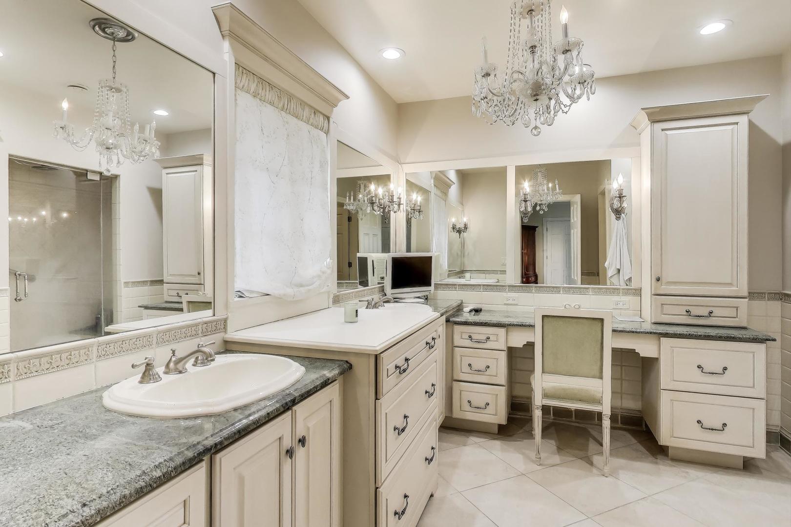 6500 Shady Lane, Burr Ridge, IL 60527