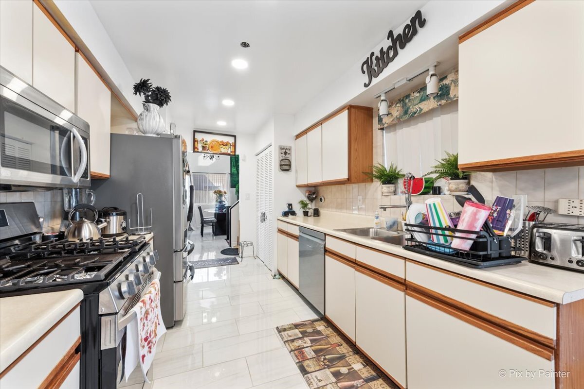 1182 Concord Drive, Elgin, IL 60120