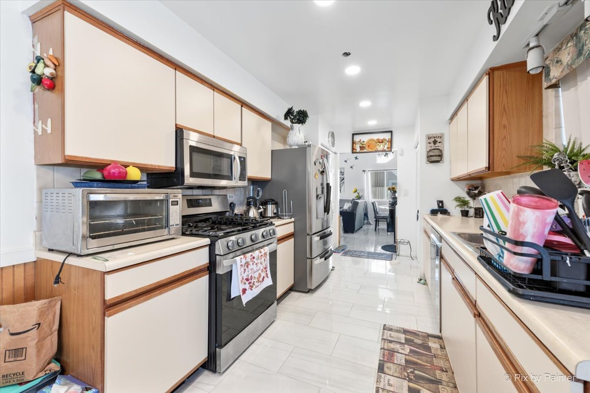 1182 Concord Drive, Elgin, IL 60120