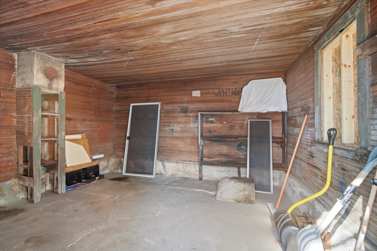 2411 Goldberg Road, Bloomington, IL 61705