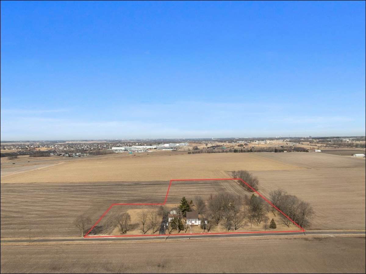 2411 Goldberg Road, Bloomington, IL 61705