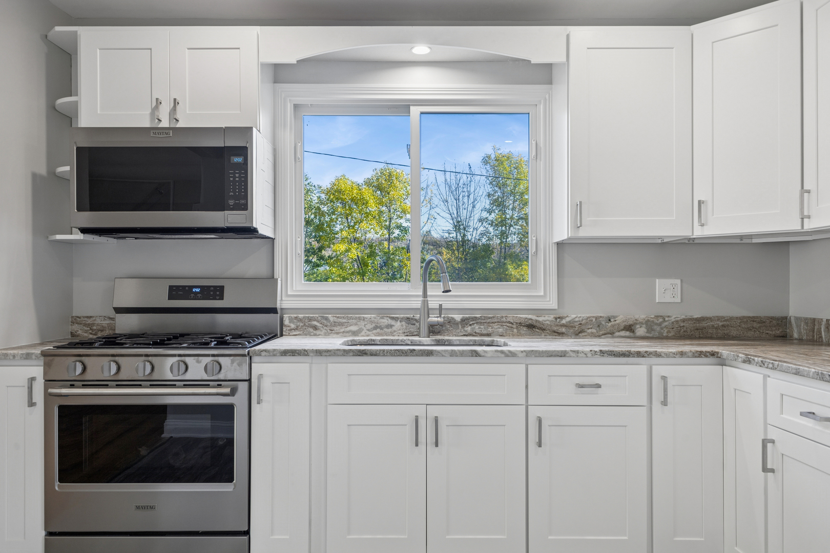 7705 Columbia Drive, Bridgeview, IL 60455