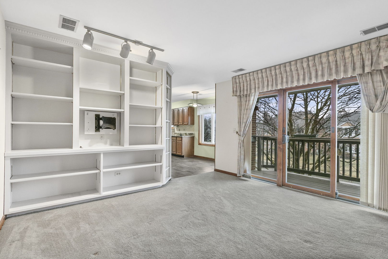 1525 Kendal Court, Arlington Heights, IL 60004