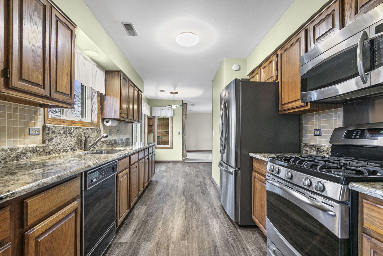 1525 Kendal Court, Arlington Heights, IL 60004