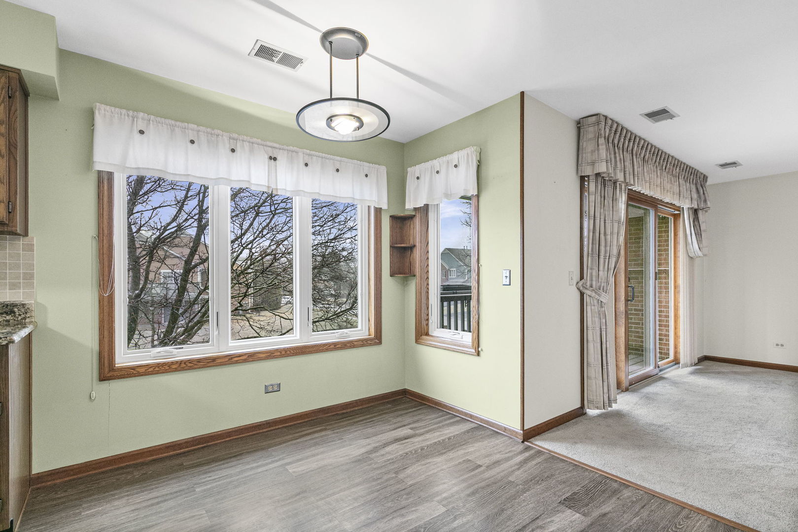 1525 Kendal Court, Arlington Heights, IL 60004