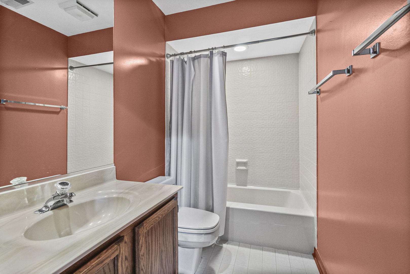 1525 Kendal Court, Arlington Heights, IL 60004