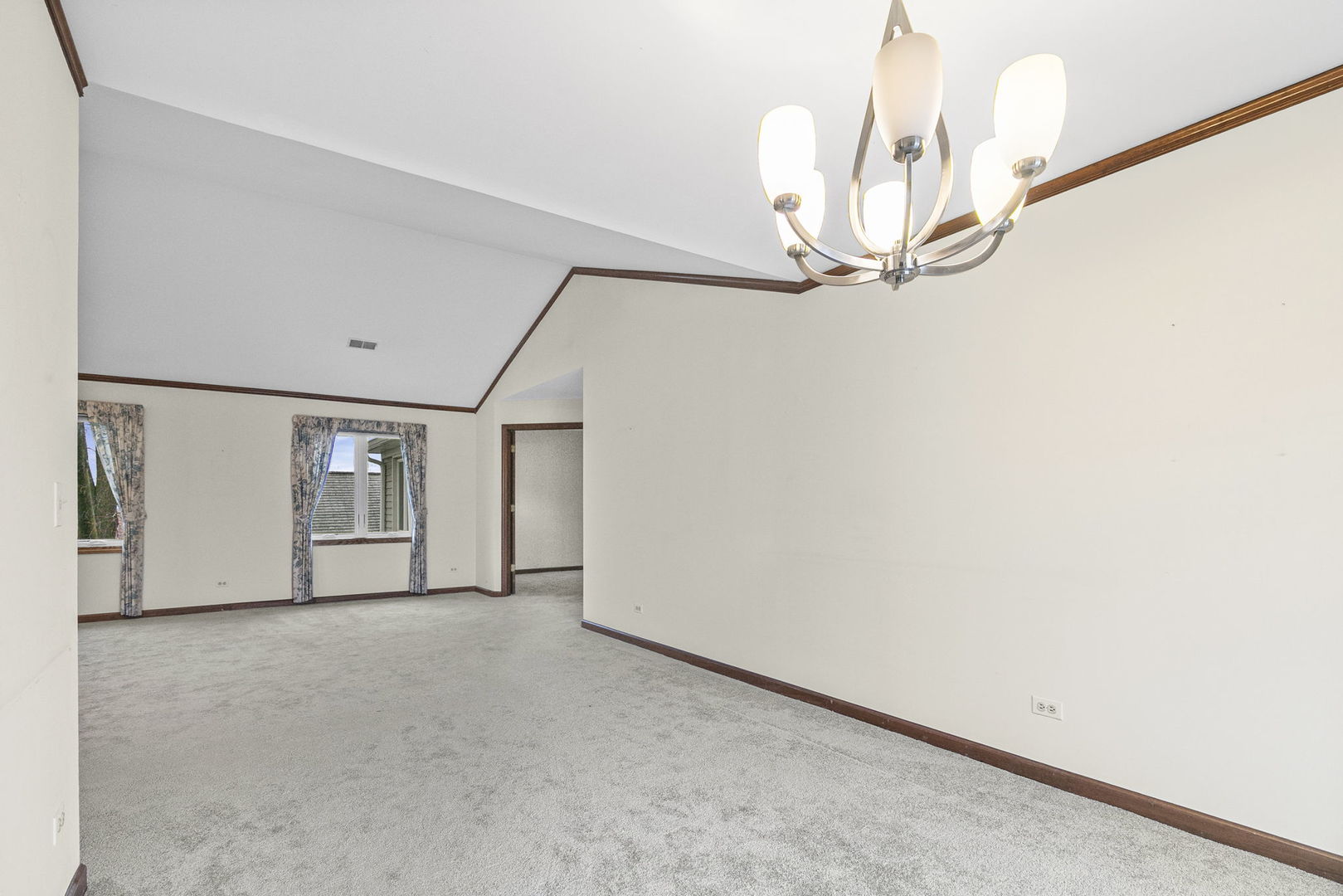 1525 Kendal Court, Arlington Heights, IL 60004