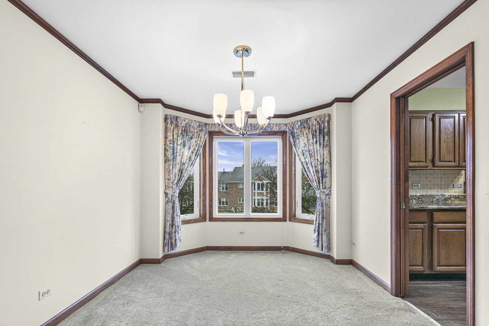 1525 Kendal Court, Arlington Heights, IL 60004