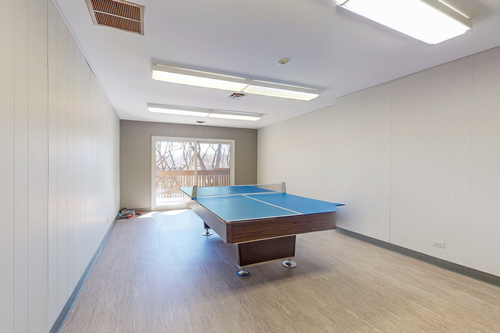 120 Lakeview Drive #110, Bloomingdale, IL 60108