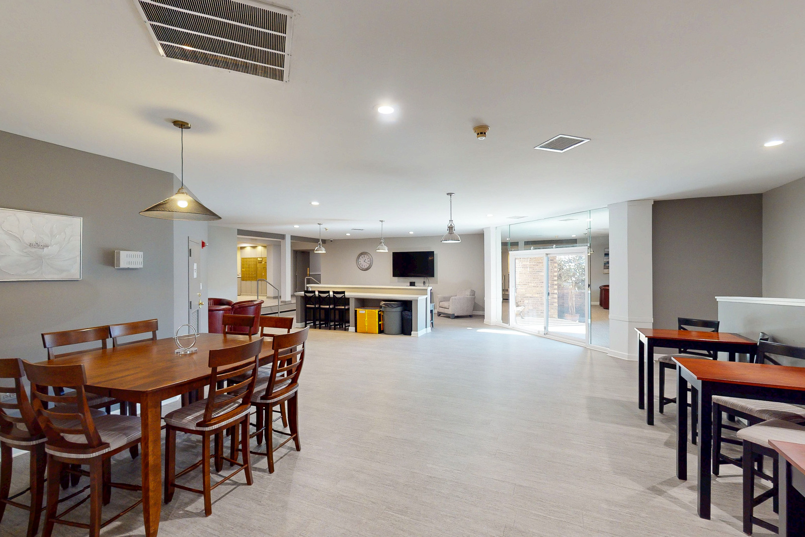 120 Lakeview Drive #110, Bloomingdale, IL 60108