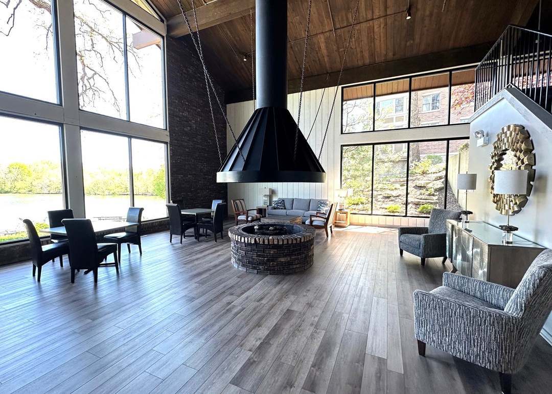 120 Lakeview Drive #110, Bloomingdale, IL 60108