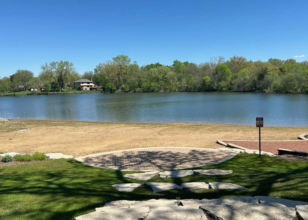 120 Lakeview Drive #110, Bloomingdale, IL 60108