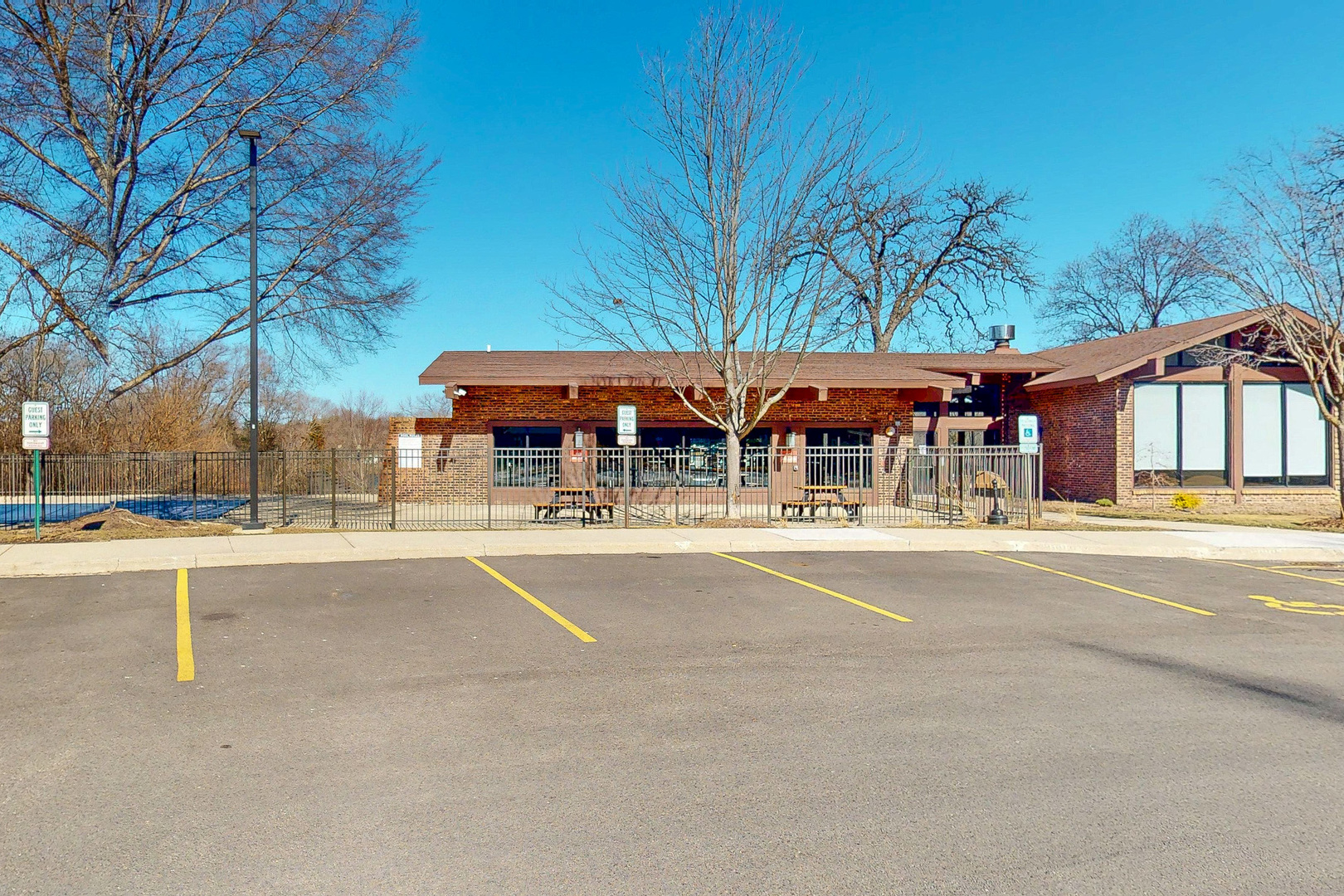 120 Lakeview Drive #110, Bloomingdale, IL 60108