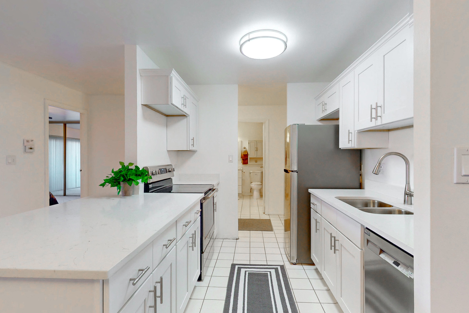 120 Lakeview Drive #110, Bloomingdale, IL 60108