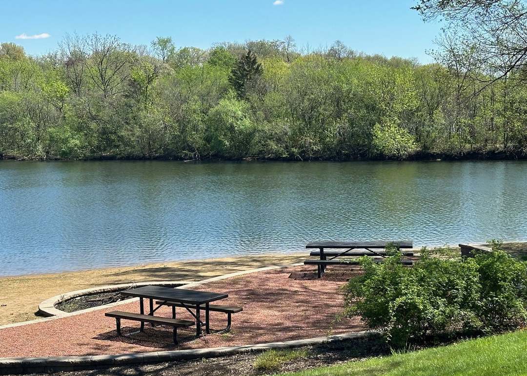 120 Lakeview Drive #110, Bloomingdale, IL 60108