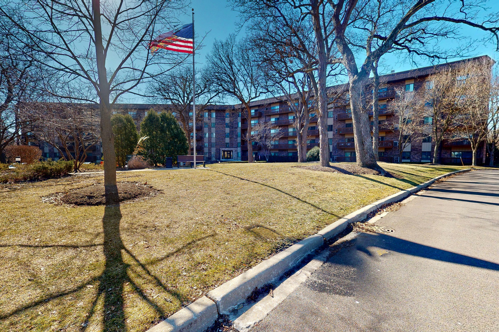 120 Lakeview Drive #110, Bloomingdale, IL 60108