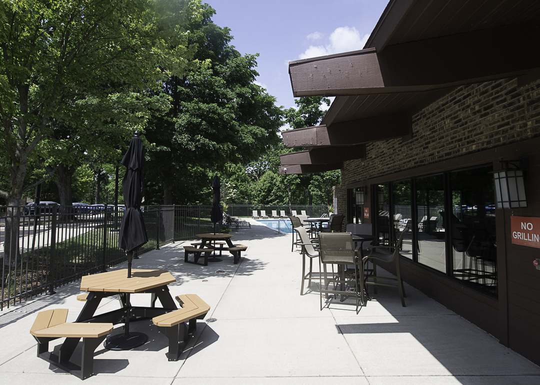 120 Lakeview Drive #110, Bloomingdale, IL 60108