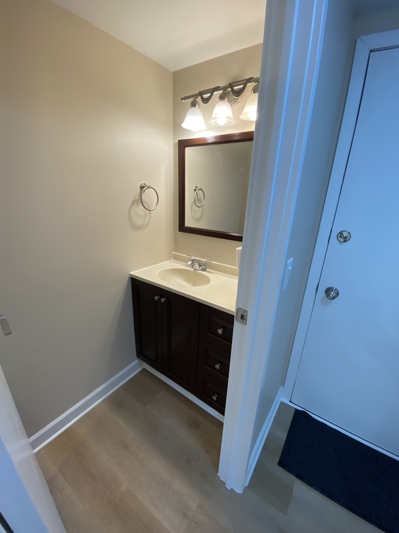 17 Parkside Court #7, Vernon Hills, IL 60061