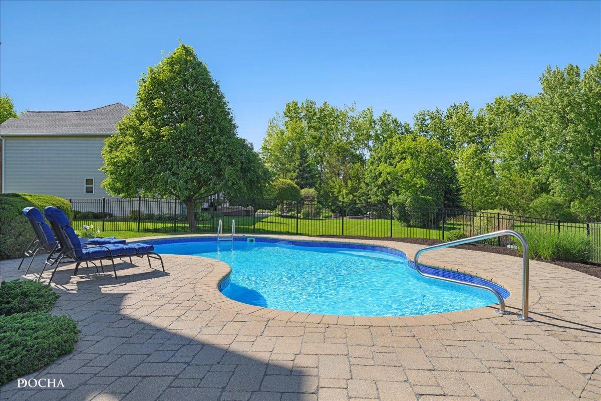 25004 W Prairie Grove Drive, Plainfield, IL 60585