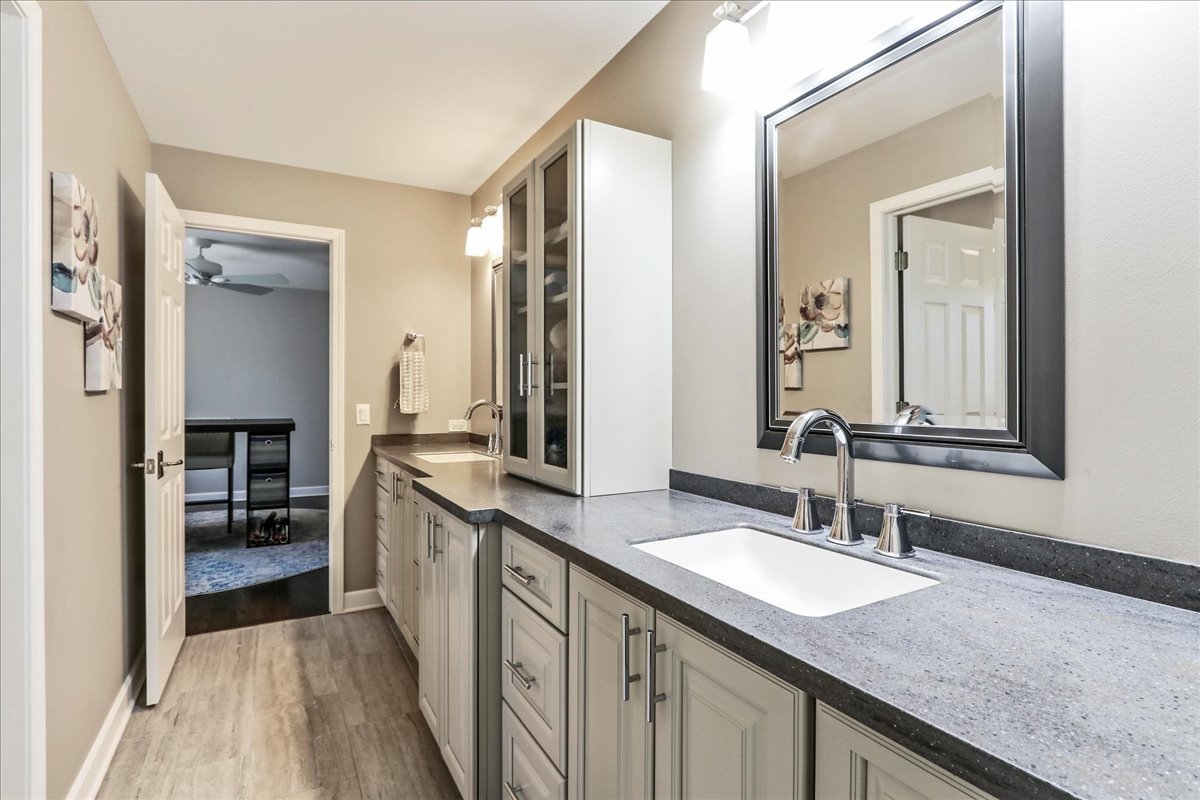 519 Litchfield Lane, Bartlett, IL 60103