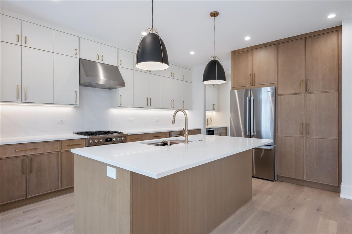 1042 Dewey Avenue, Evanston, IL 60202