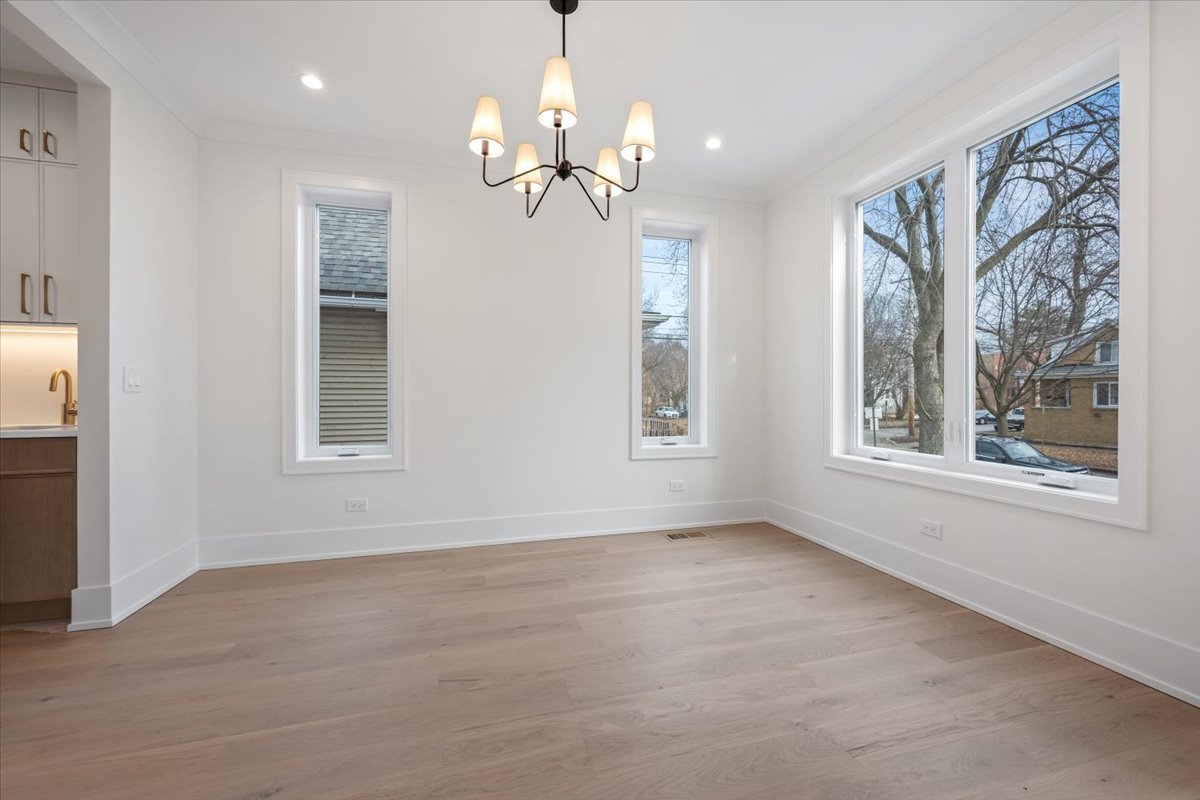 1042 Dewey Avenue, Evanston, IL 60202