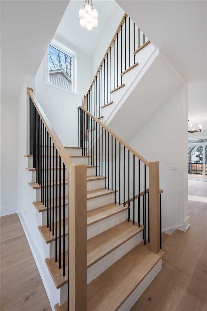 1042 Dewey Avenue, Evanston, IL 60202