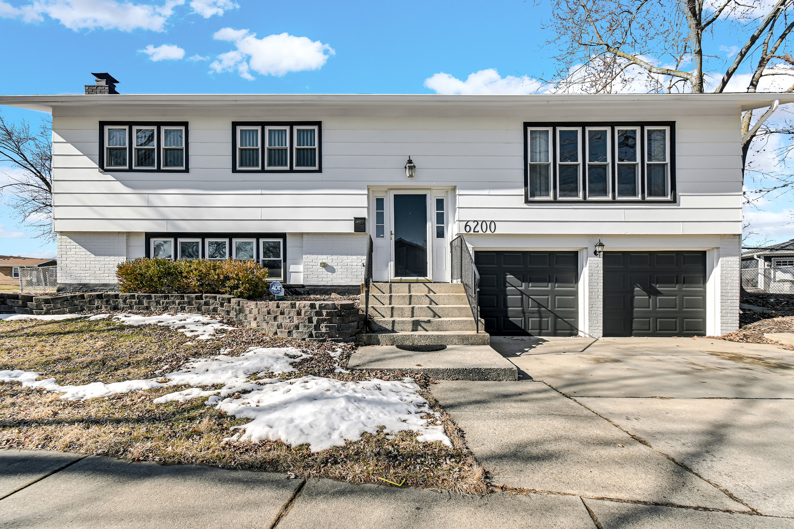 6200 Rob Roy Drive, Oak Forest, IL 60452