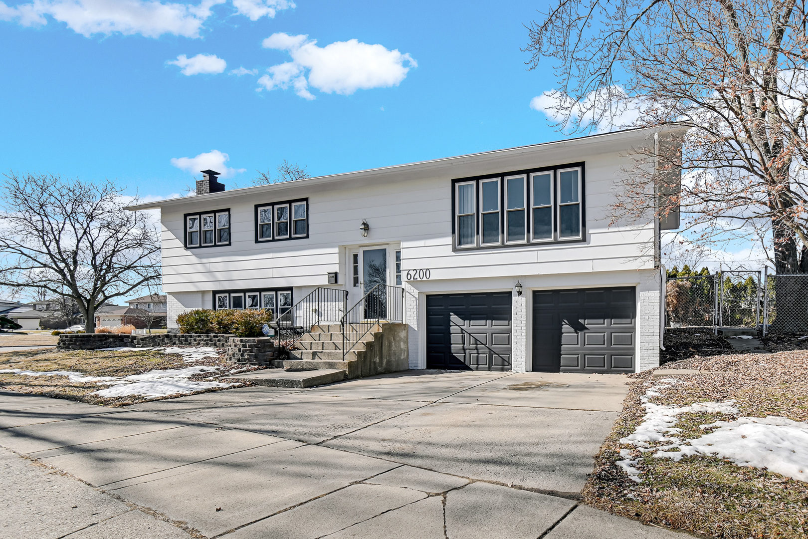 6200 Rob Roy Drive, Oak Forest, IL 60452