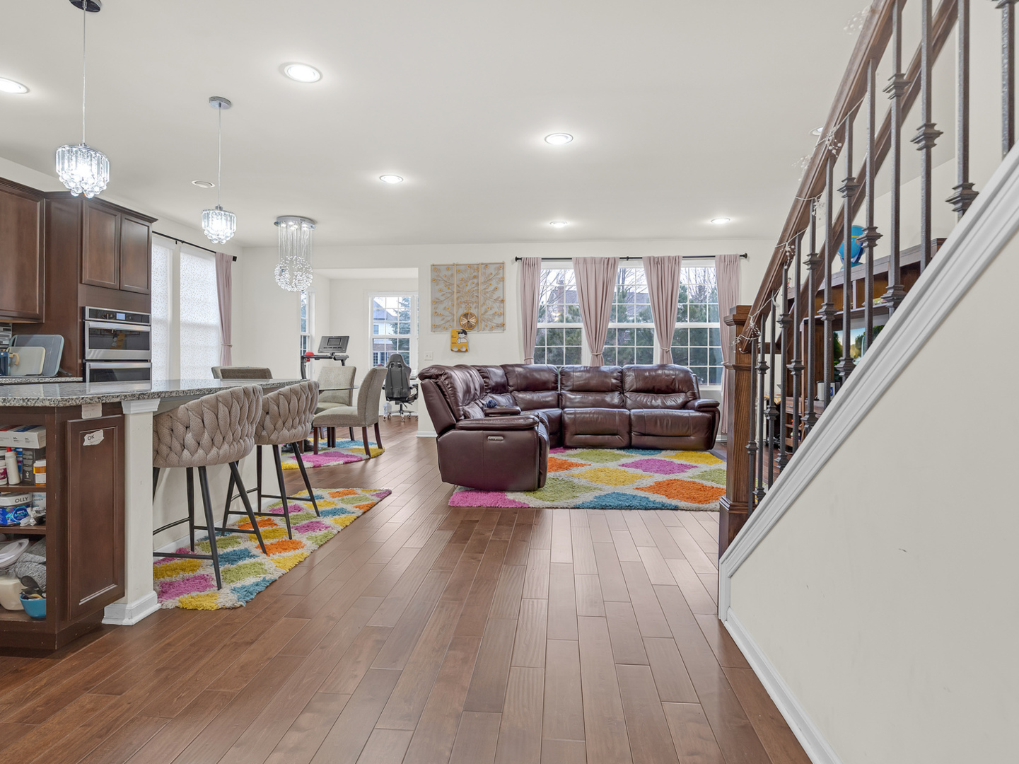 61 Pacific Avenue, Hawthorn Woods, IL 60047