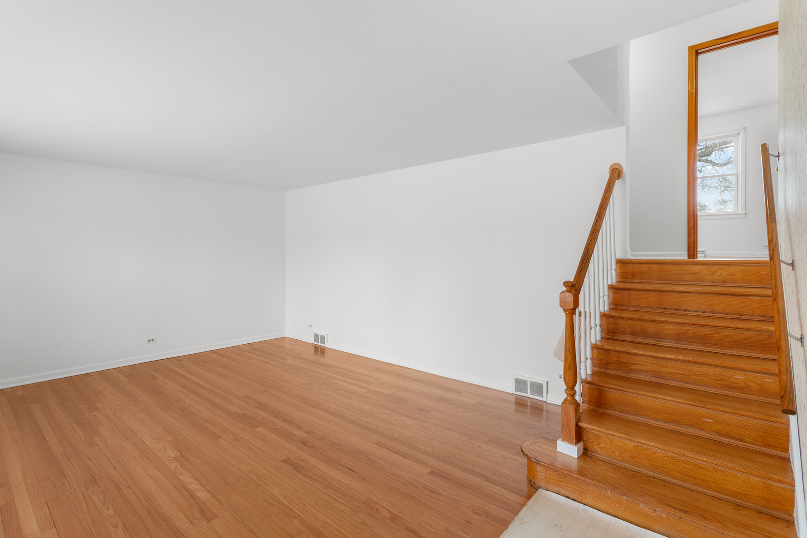 11053 Mandel Avenue, Westchester, IL 60154