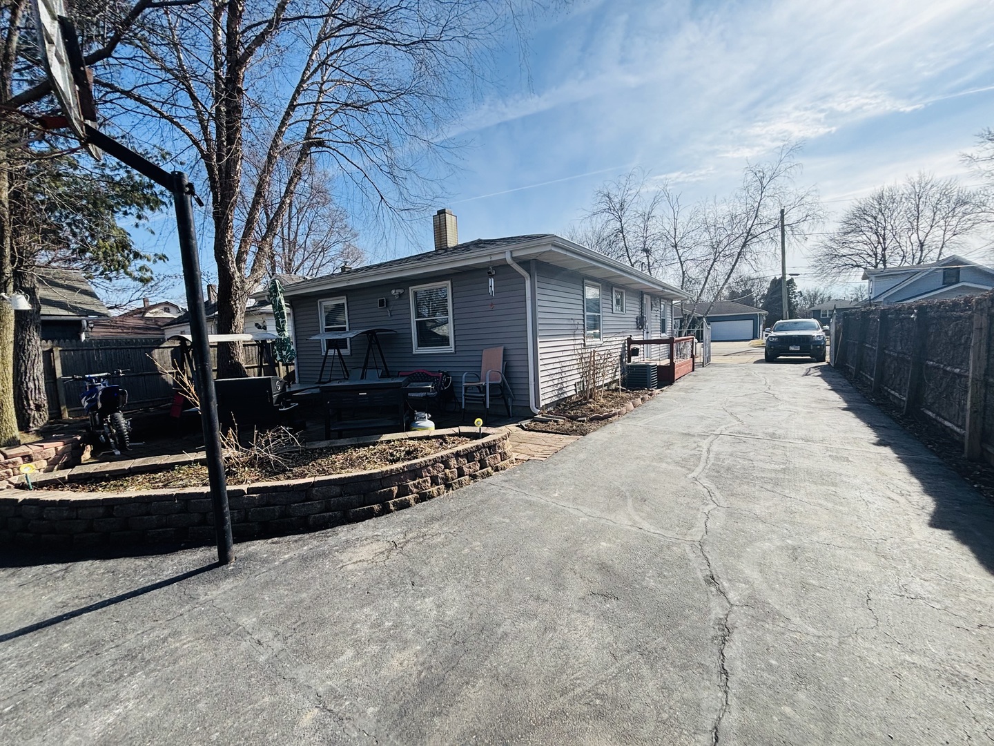 694 Parkway Avenue, Elgin, IL 60120