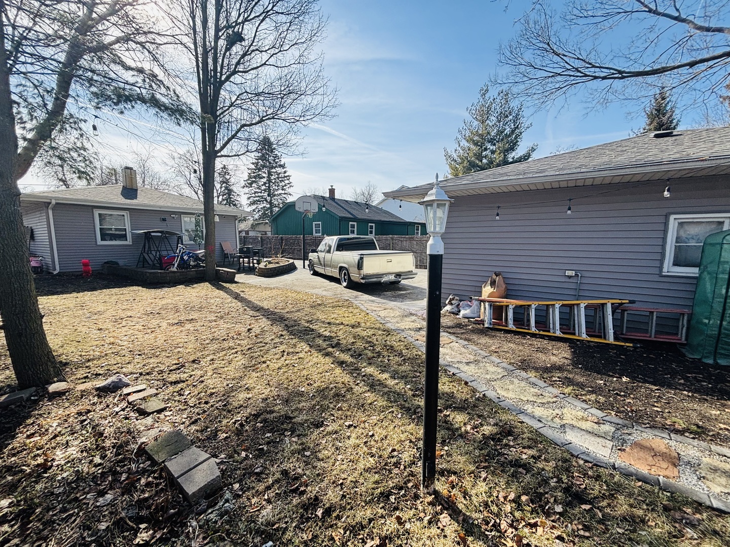 694 Parkway Avenue, Elgin, IL 60120