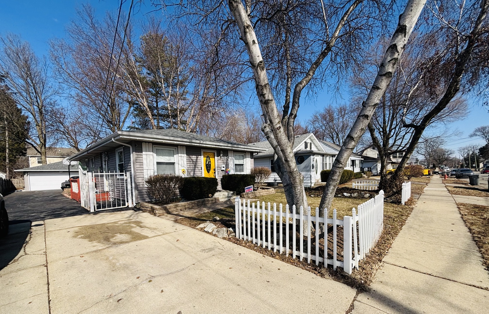 694 Parkway Avenue, Elgin, IL 60120