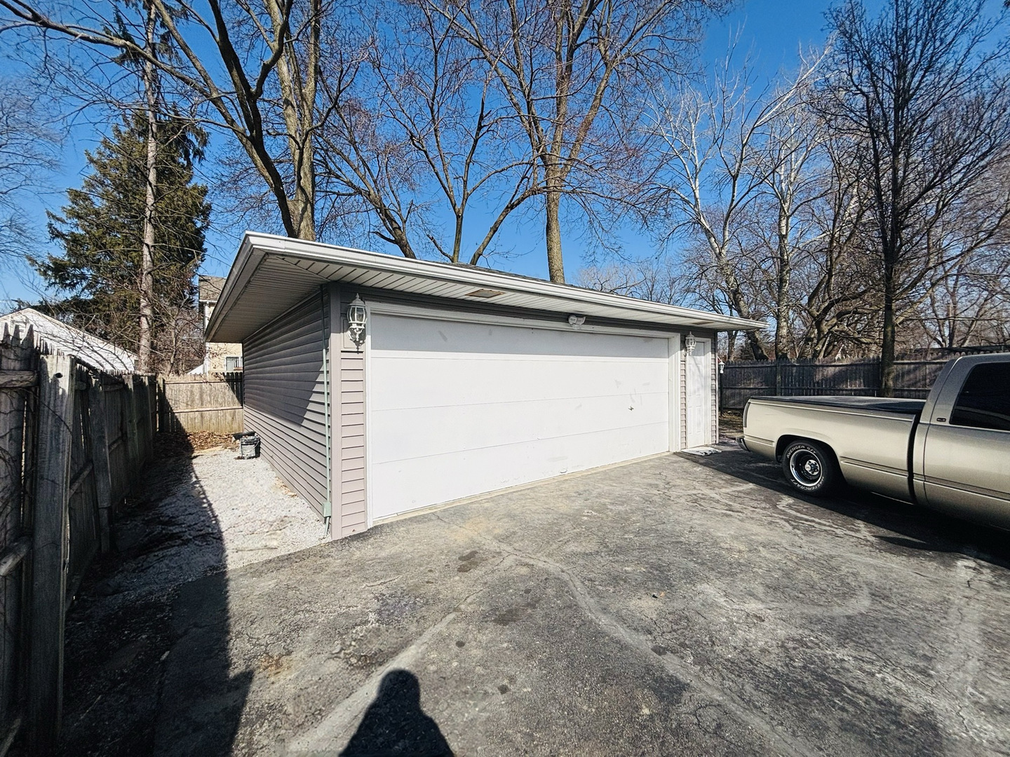 694 Parkway Avenue, Elgin, IL 60120