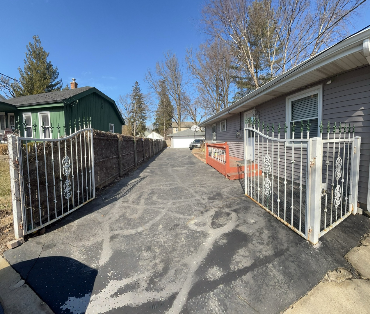 694 Parkway Avenue, Elgin, IL 60120